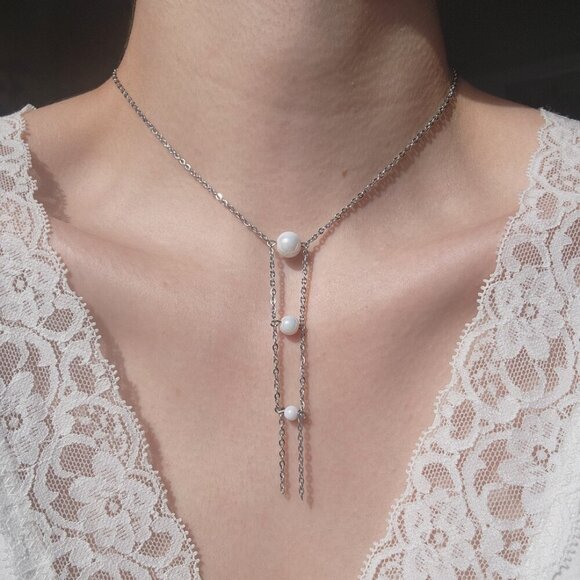 Unique elegant long pearl necklace with a small silver chain - Picture 4 of 11